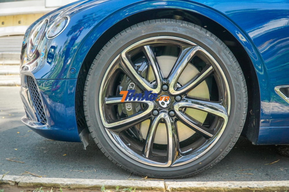 M&acirc;m xe Bentley Continental GT thế hệ thứ 3