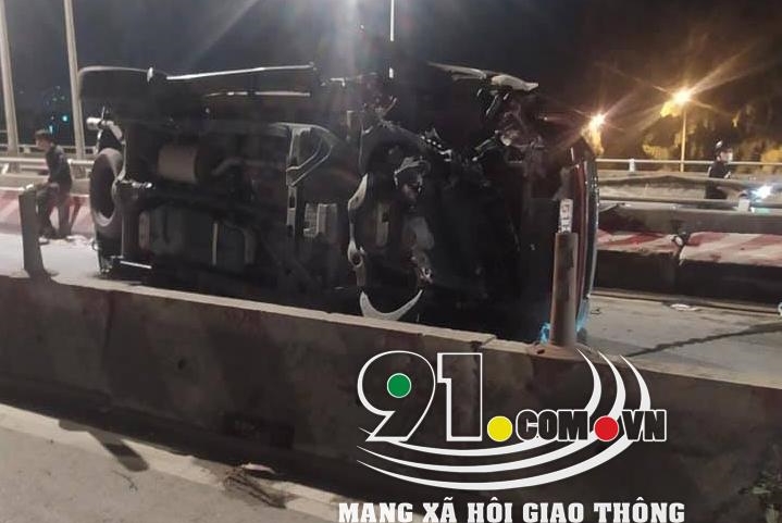 Một bánh xe Isuzu rơi ra khỏi trục