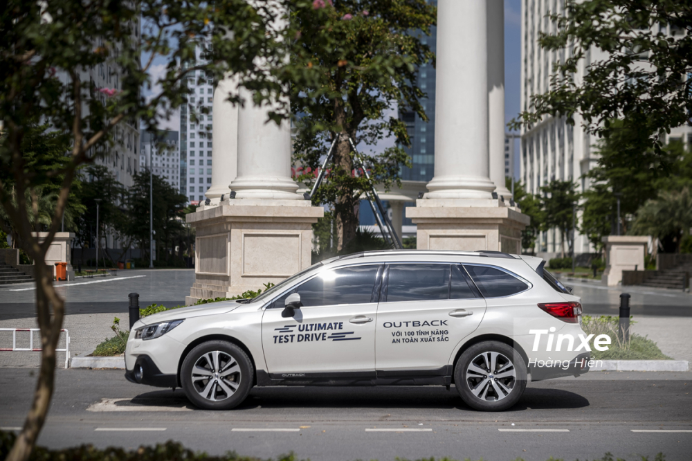 Subaru Outback sở hữu chiều d&agrave;i xe ấn tướng khiến cho chiếc xe n&agrave;y trở th&agrave;nh độc nhất v&ocirc; nhị tại thị trường Việt Nam.