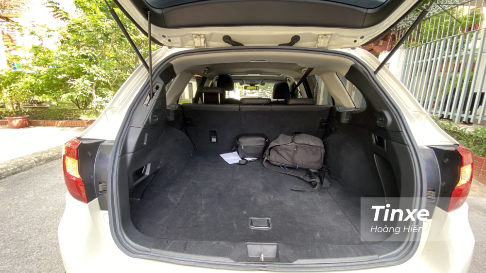 Subaru Outback sở hữu khoang h&agrave;nh l&yacute; rộng một c&aacute;ch ấn tượng.