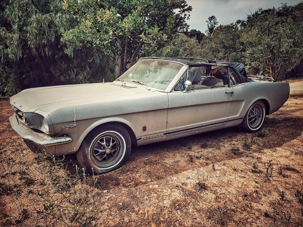 Chiếc Ford Mustang của vợ Jason Momoa khi chưa được phục chế Chiếc Ford Mustang của vợ Jason Momoa khi chưa được phục chế