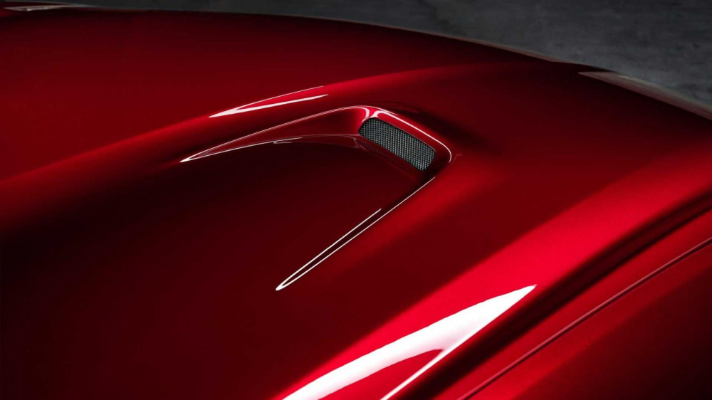 Khe tản nhiệt tr&ecirc;n nắp ca-p&ocirc; của Maserati Ghibli Trofeo