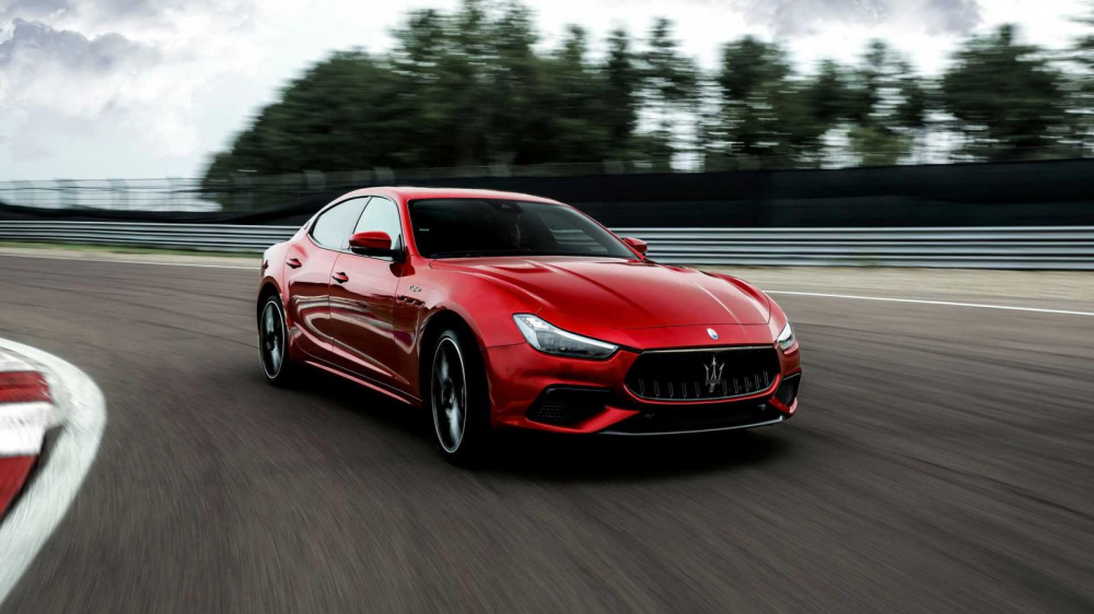 Maserati Ghibli Trofeo c&oacute; thể tăng tốc từ 0-100 km/h trong 4,3 gi&acirc;y v&agrave; đạt vận tốc tối đa 326 km/h