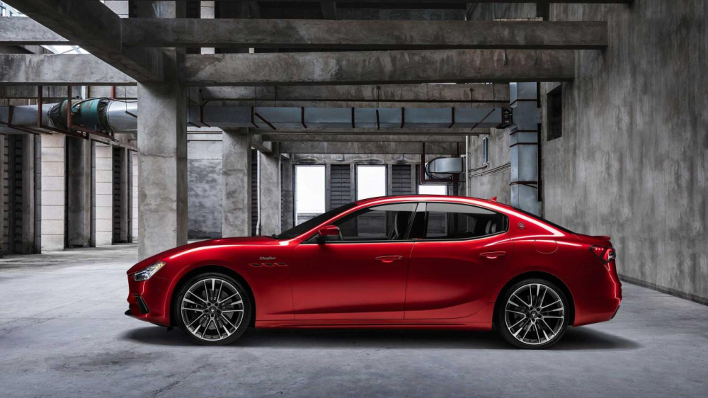 Maserati Ghibli Trofeo d&ugrave;ng v&agrave;nh 21 inch