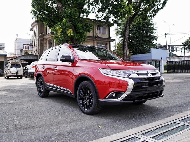 Mitsubishi Pajero Sport 2019 đang dược đại l&yacute; xả kho với mức giảm gi&aacute; tới 200 triệu đồng nhưng chỉ &aacute;p dụng cho bản Diesel 4x2 MT