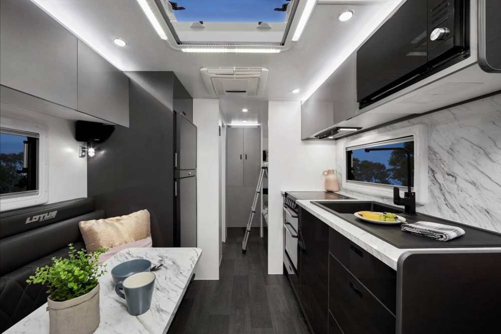 Nội thất của&nbsp;Lotus Caravans Off Grid 2020