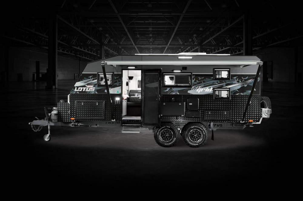 B&ecirc;n sườn của&nbsp;Lotus Caravans Off Grid 2020