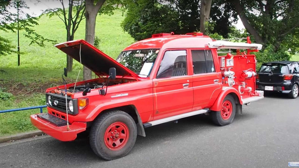 Phía trước của chiếc xe cứu hỏa Toyota Land Cruiser 1996 Phía trước của chiếc xe cứu hỏa Toyota Land Cruiser 1996