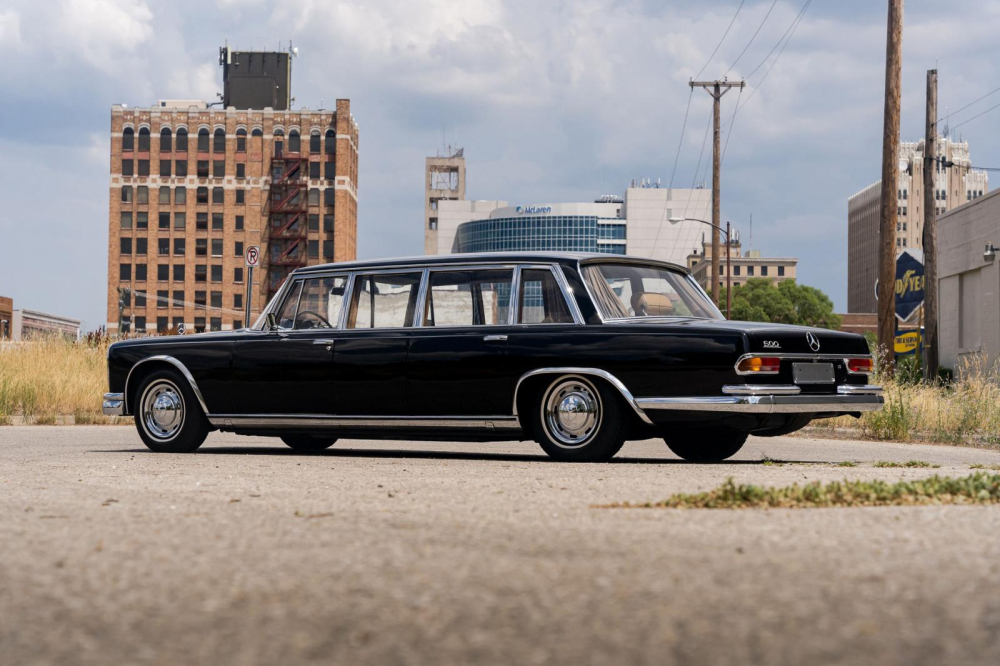 Chiếc Chiếc Mercedes-Benz 600 LWB Pullman có giá không rẻ Chiếc Chiếc Mercedes-Benz 600 LWB Pullman có giá không rẻ