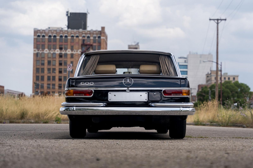Chiếc Mercedes-Benz 600 LWB Pullman mới chạy chưa đến 22.000 km Chiếc Mercedes-Benz 600 LWB Pullman mới chạy chưa đến 22.000 km
