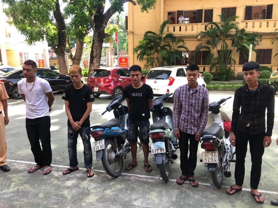C&aacute;c đối tượng đ&aacute;nh v&otilde;ng, lạng l&aacute;ch trước đầu &ocirc; t&ocirc; bị triệu tập