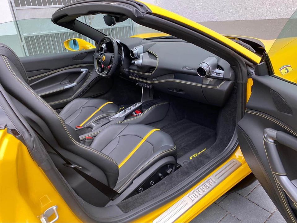 Nội thất si&ecirc;u xe Ferrari F8 Spider đầu ti&ecirc;n được mang về Việt Nam