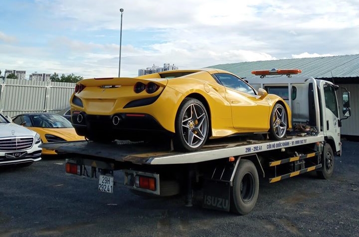 Đại gia Việt l&agrave; 1 trong những kh&aacute;ch h&agrave;ng đầu ti&ecirc;n sở hữu si&ecirc;u xe mui trần Ferrari F8 Spider ở Đ&ocirc;ng Nam &Aacute;