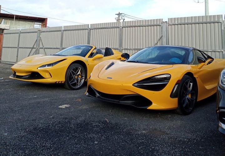 Si&ecirc;u xe mui trần Ferrari F8 Spider đầu ti&ecirc;n về Việt Nam. Đỗ kế b&ecirc;n c&ograve;n c&oacute; McLaren 720S