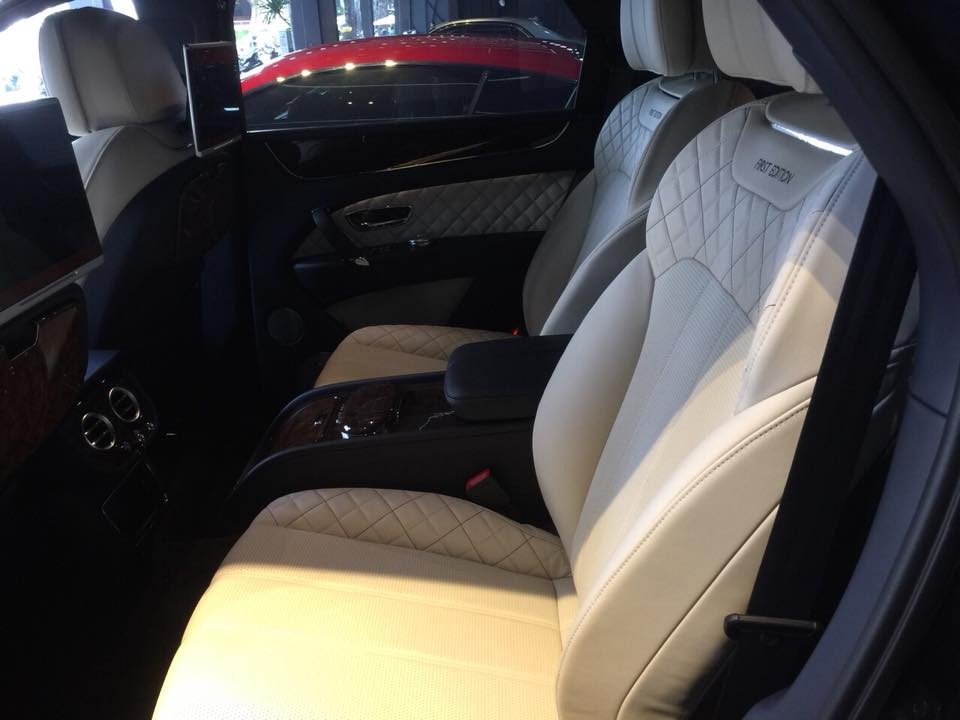 Nội thất của một chiếc SUV siêu sang Bentley Bentayga First Edition tại Việt Nam