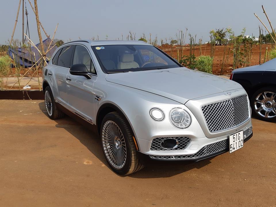 Giá xe Bentley Bentayga First Edition mới nhất tại Việt Nam