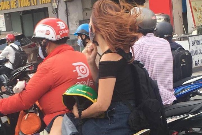 Đội mũ bảo hiểm không đúng quy cách, người ngồi sau không đội mũ bảo hiểm khi tham gia giao thông cũng sẽ bị xử phạt