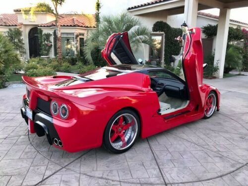 Phía sườn của chiếc Ferrari LaFerrari nhái Phía sườn của chiếc Ferrari LaFerrari nhái