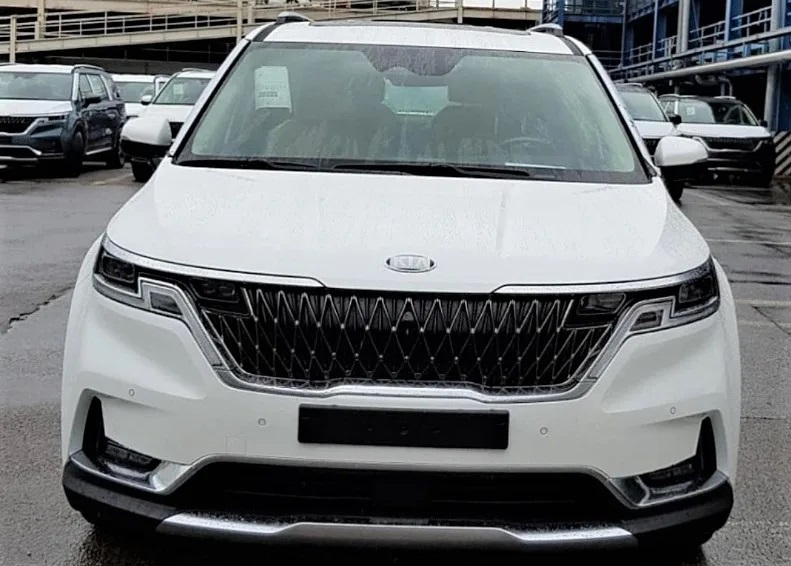 Cận cảnh thiết kế đầu xe của Kia Sedona 2021