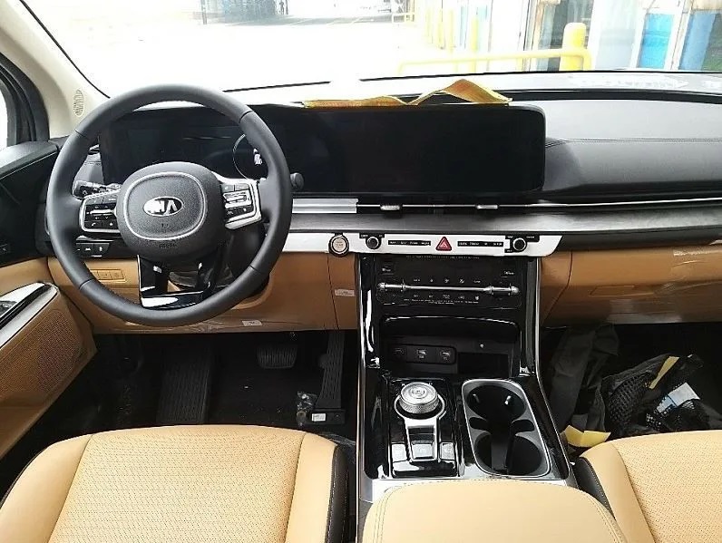 Kia Sedona mới được trang bị m&agrave;n h&igrave;nh th&ocirc;ng tin giải tr&iacute; 12,3 inch