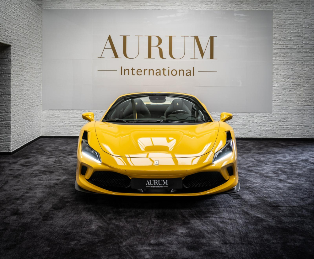 Thông tin về việc chiếc siêu xe mui trần Ferrari F8 Spider đầu tiên về Việt Nam theo diện nhập khẩu không chính hãng đã gây bất ngờ với hầu hết giới mê xe trong nước. Khá thú vị là chiếc Ferrari F8 Spider mới về Việt Nam có thể xem là 1 trong những chiếc Ferrari F8 Spider đầu tiên tại Đông Nam Á tìm thấy chủ nhân. Thông tin về việc chiếc siêu xe mui trần Ferrari F8 Spider đầu tiên về Việt Nam theo diện nhập khẩu không chính hãng đã gây bất ngờ với hầu hết giới mê xe trong nước. Khá thú vị là chiếc Ferrari F8 Spider mới về Việt Nam có thể xem là 1 trong những chiếc Ferrari F8 Spider đầu tiên tại Đông Nam Á tìm thấy chủ nhân.