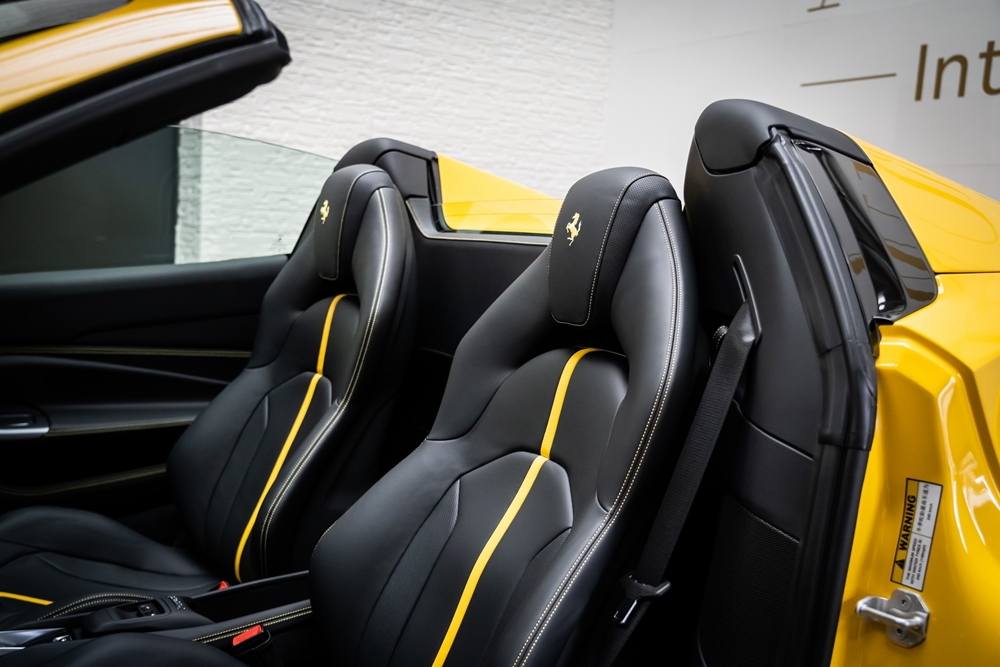 Ferrari F8 Spider là chiếc siêu xe mui trần hoàn toàn mới của hãng xe ngựa chồm. Ferrari F8 Spider là chiếc siêu xe mui trần hoàn toàn mới của hãng xe ngựa chồm.