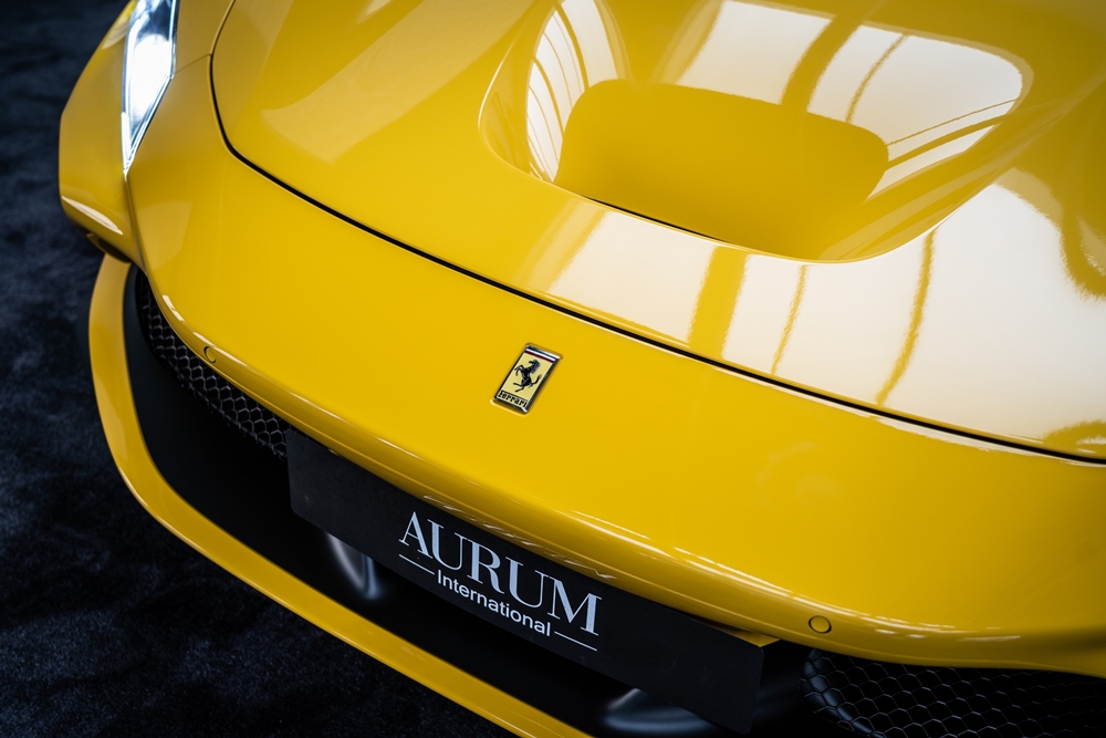 Hốc gió S-Duct trên dòng siêu xe Ferrari F8 lấy cảm hứng từ xe Công thức 1 giống như Ferrari 488 Pista sở hữu. Tuy nhiên, hốc gió S-Duct trên Ferrari F8 Spider đã được hãng siêu xe Ý thiết kế lại giúp tăng lực ép xuống mặt đường thêm 15% so với Hốc gió S-Duct trên dòng siêu xe Ferrari F8 lấy cảm hứng từ xe Công thức 1 giống như Ferrari 488 Pista sở hữu. Tuy nhiên, hốc gió S-Duct trên Ferrari F8 Spider đã được hãng siêu xe Ý thiết kế lại giúp tăng lực ép xuống mặt đường thêm 15% so với đàn anh 488 Spider.