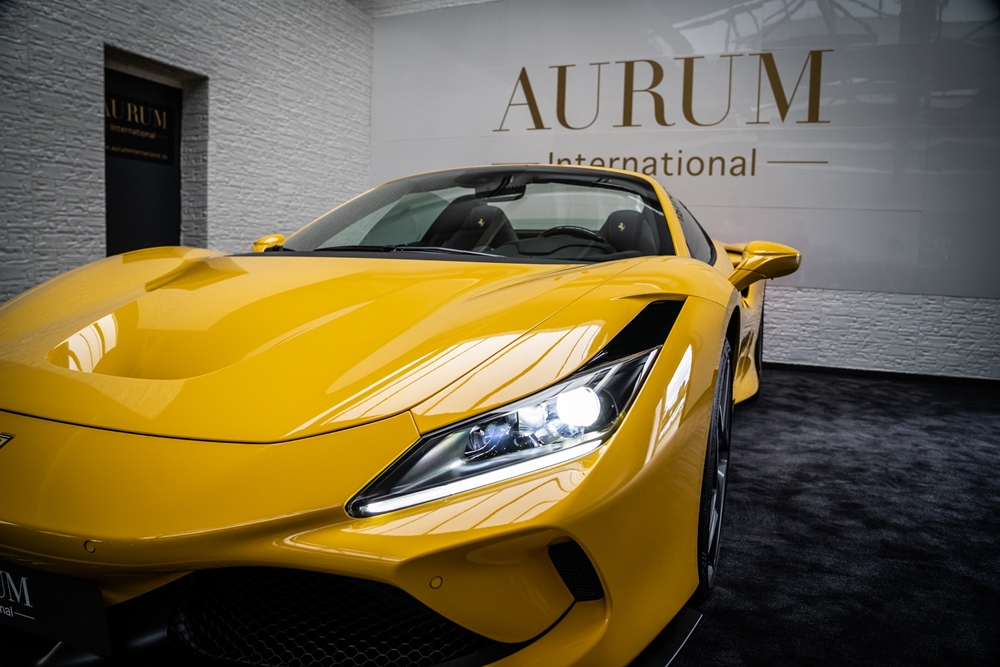 Ferrari F8 Spider thực chất là biến thể của siêu xe mui trần Ferrari F8 Tributo đang có mặt trong garage của Cường Ferrari F8 Spider thực chất là biến thể của siêu xe mui trần Ferrari F8 Tributo đang có mặt trong garage của Cường Đô-la . Như những chiếc siêu xe mui trần khác của Ferrari, mui xếp cứng của F8 Spider có thể đóng hoặc mở mui trong khoảng thời gian 14 giây hoặc vẫn có thể thực hiện ngay khi xe ở tốc độ dưới 50 km/h.