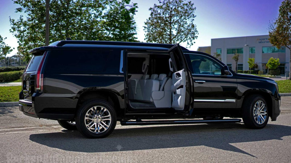 Chiếc Cadillac Escalade ESV đã được kéo dài thêm 50,8 cm
