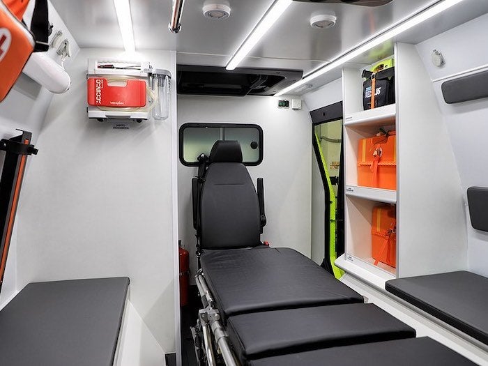 Kh&ocirc;ng gian phục vụ mục đ&iacute;ch&nbsp;y tế của&nbsp;Shaman Ambulance