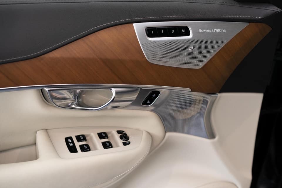 Volvo XC90 Excellence của nữ diễn viên Diễm My 6X có rạp hát Bowers & Wilkins 20 loa