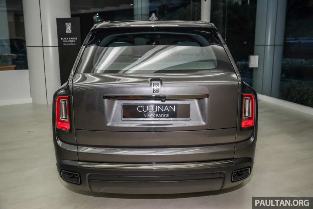 Ước t&iacute;nh một chiếc xe Rolls-Royce Cullinan Black Badge lăn b&aacute;nh tại Malaysia c&oacute; gi&aacute; kh&ocirc;ng dưới 30 tỷ đồng.
