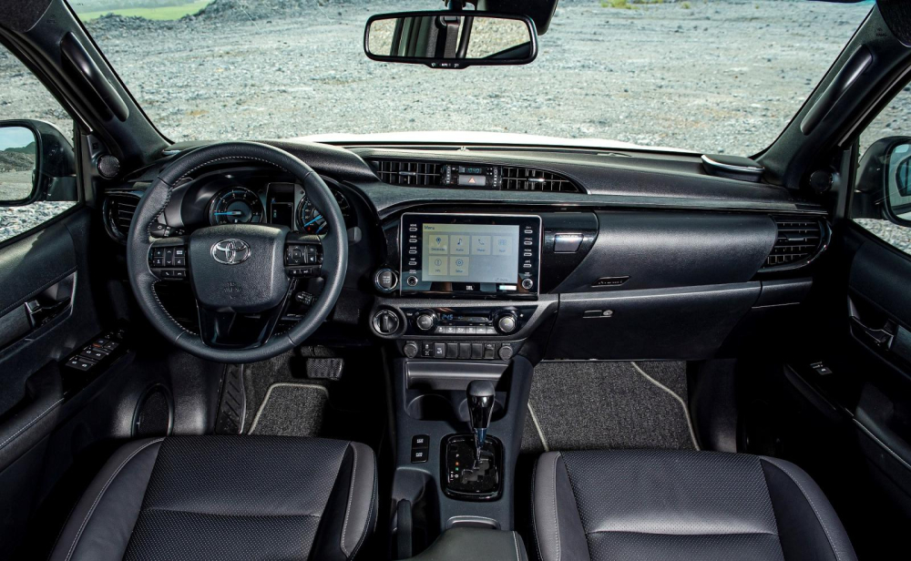 Tổng thể nội thất của Toyota Hilux 2020