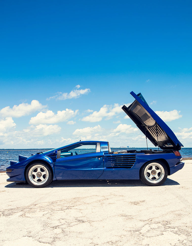 Cizeta V16T khi mở khoang động cơ