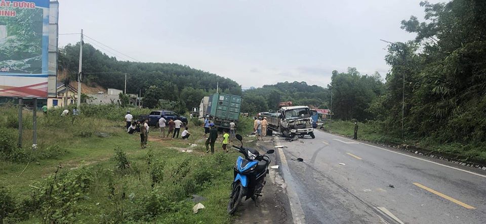 Hiện trường vụ tai nạn li&ecirc;n ho&agrave;n