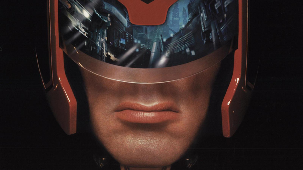Sylvester Stallone thủ vai ch&iacute;nh trong phim Judge Dredd năm 1995