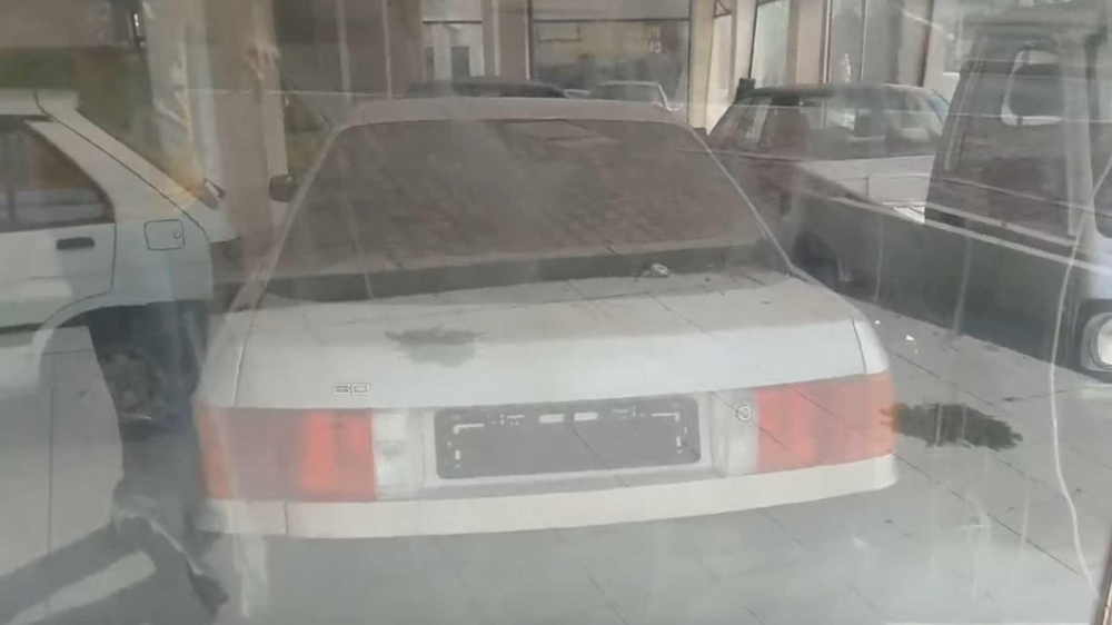Chiếc Audi 80 bất ngờ c&oacute; mặt tại đại l&yacute; &ocirc; t&ocirc; Subaru bỏ hoang