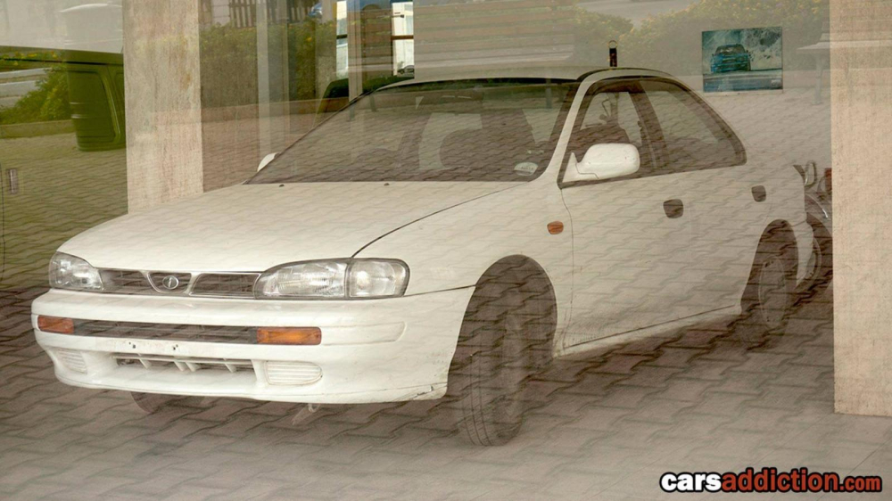 Những chiếc &ocirc; t&ocirc; Subaru n&agrave;y đ&atilde; nằm y&ecirc;n trong đại l&yacute; n&agrave;y suốt 25 năm