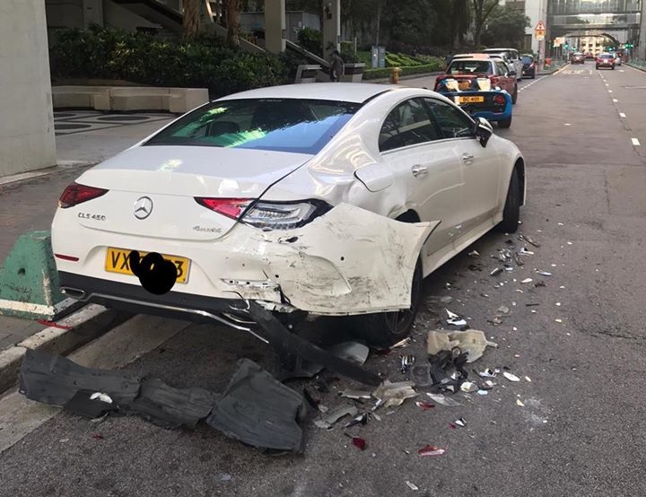 Bức ảnh này có thể cho thấy thiệt hại khá nghiêm trọng của chiếc xe Mercedes-Benz CLS 450 4Matic đời mới