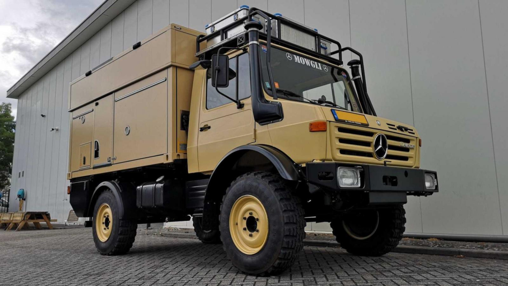 Bliss Mobil đã kết hợp mô dun cắm trại tiện nghi của mình với một chiếc Unimog U1300 Bliss Mobil đã kết hợp mô dun cắm trại tiện nghi của mình với một chiếc Unimog U1300
