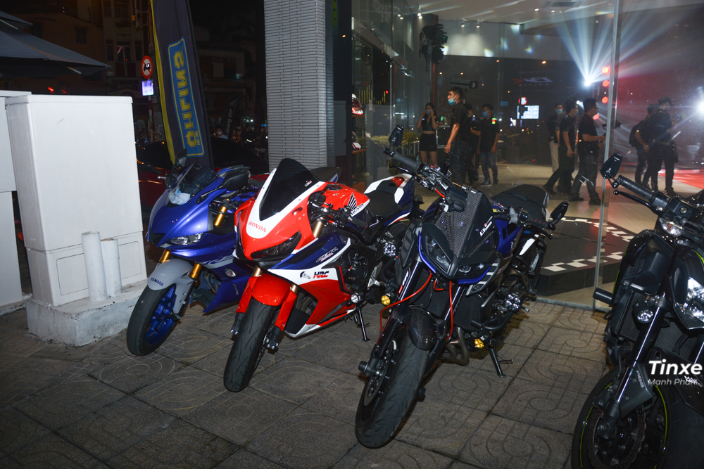 Chiếc Honda CBR650R nổi bật khi đỗ giữa Yamaha R3 và Yamaha MT-Series Chiếc Honda CBR650R nổi bật khi đỗ giữa Yamaha R3 và Yamaha MT-Series