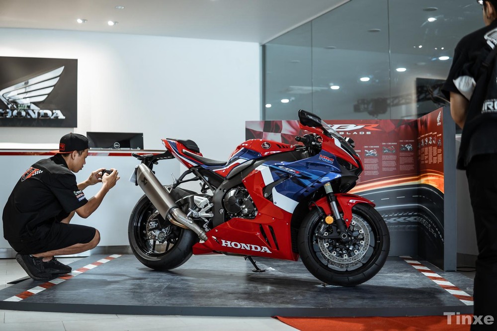 Honda CBR1000RR-R 2020 c&oacute; chiều cao y&ecirc;n kh&aacute; hợp l&yacute;