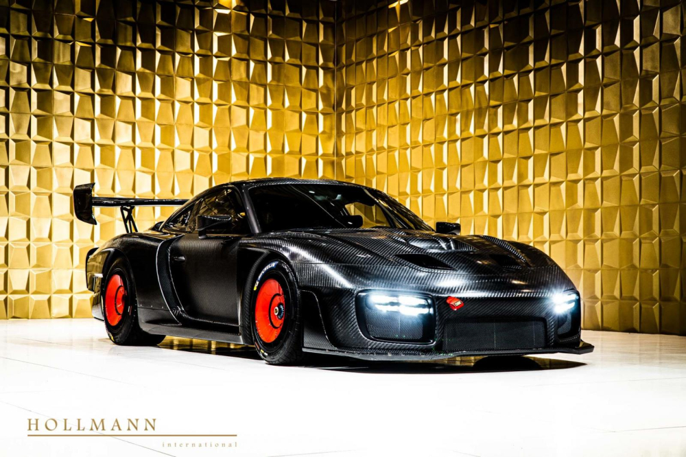 Phía trước của chiếc Porsche 935 làm từ sợi carbon toàn tập