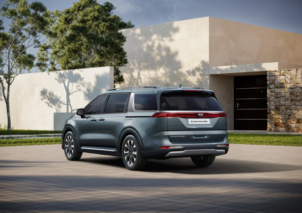 Thiết kế đằng sau kh&aacute; giống SUV của Kia Sedona 2021