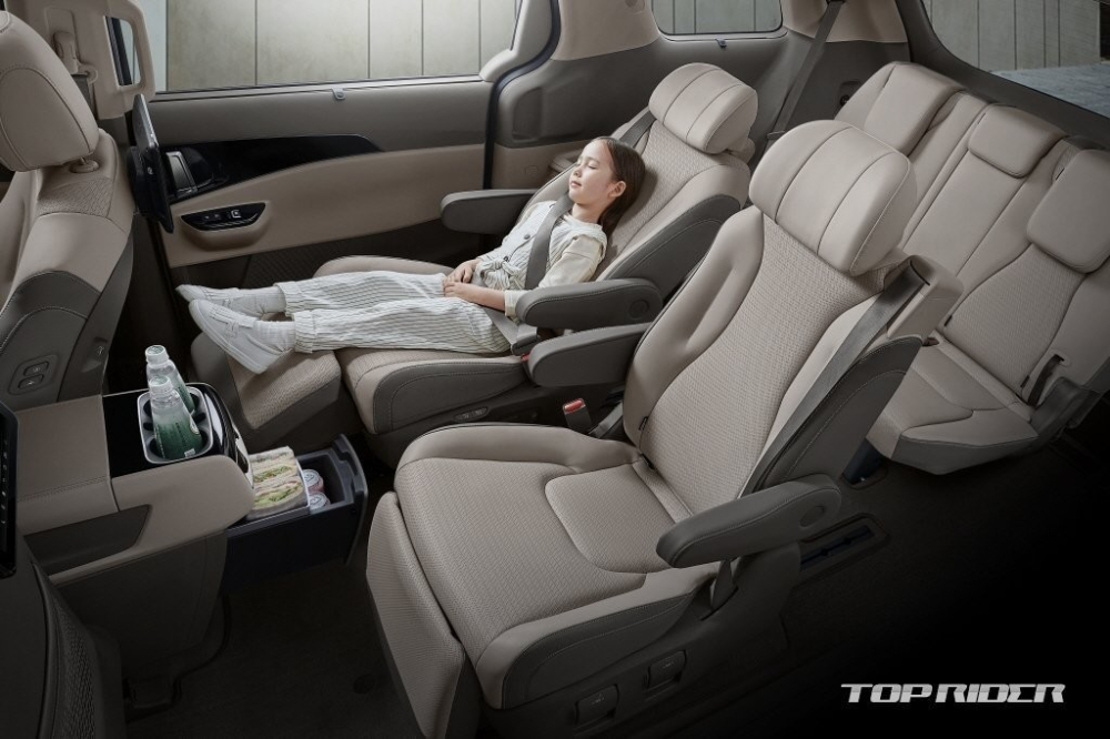 2 ghế thương gia ở h&agrave;ng ghế thứ 2 của Kia Sedona mới