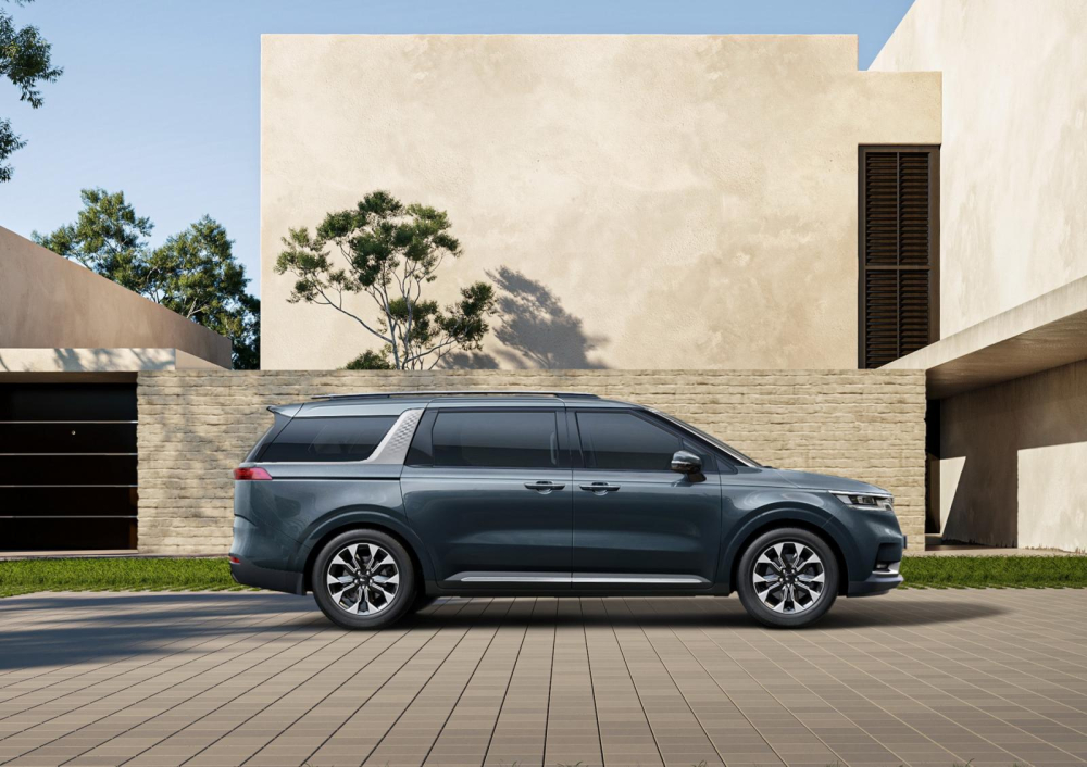 Kia Sedona 2021 nh&igrave;n b&ecirc;n sườn