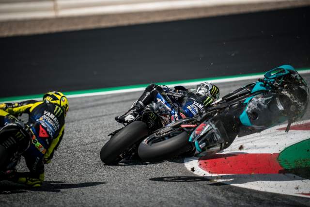 Vụ tai nạn kinh ho&agrave;ng tr&ecirc;n đường đua MotoGP ng&agrave;y 16/8