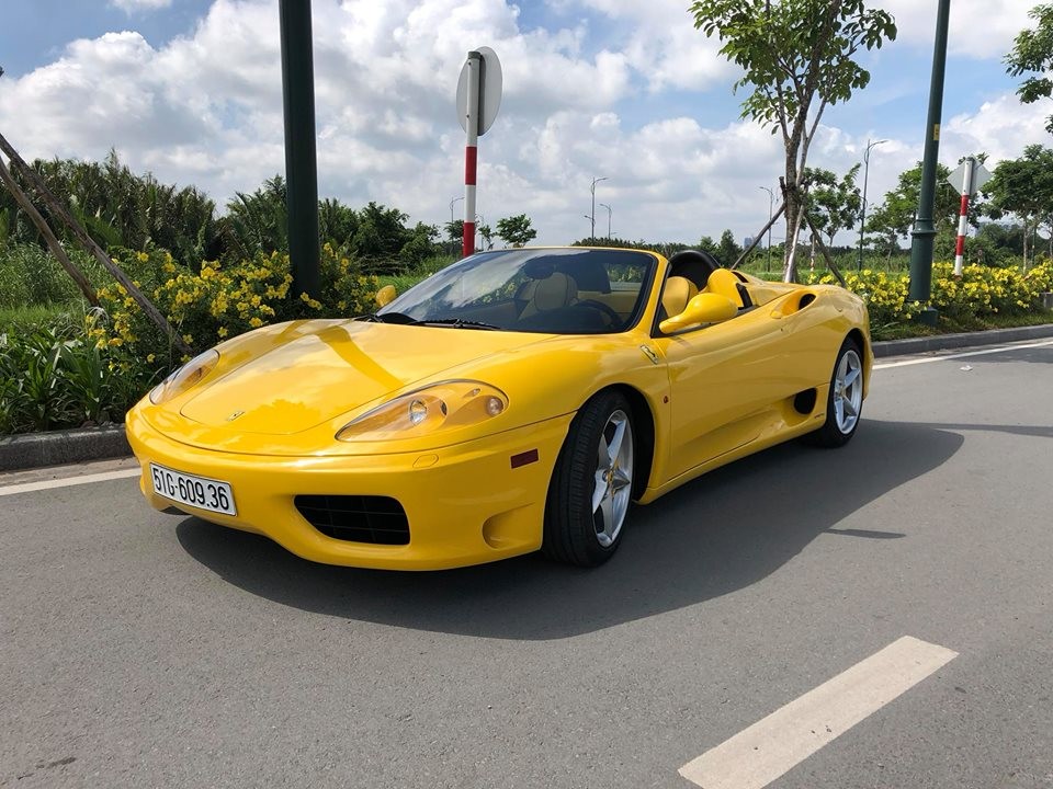1 trong 3 chiếc siêu xe mui trần Ferrari 360 Spider tại Việt Nam 1 trong 3 chiếc siêu xe mui trần Ferrari 360 Spider tại Việt Nam