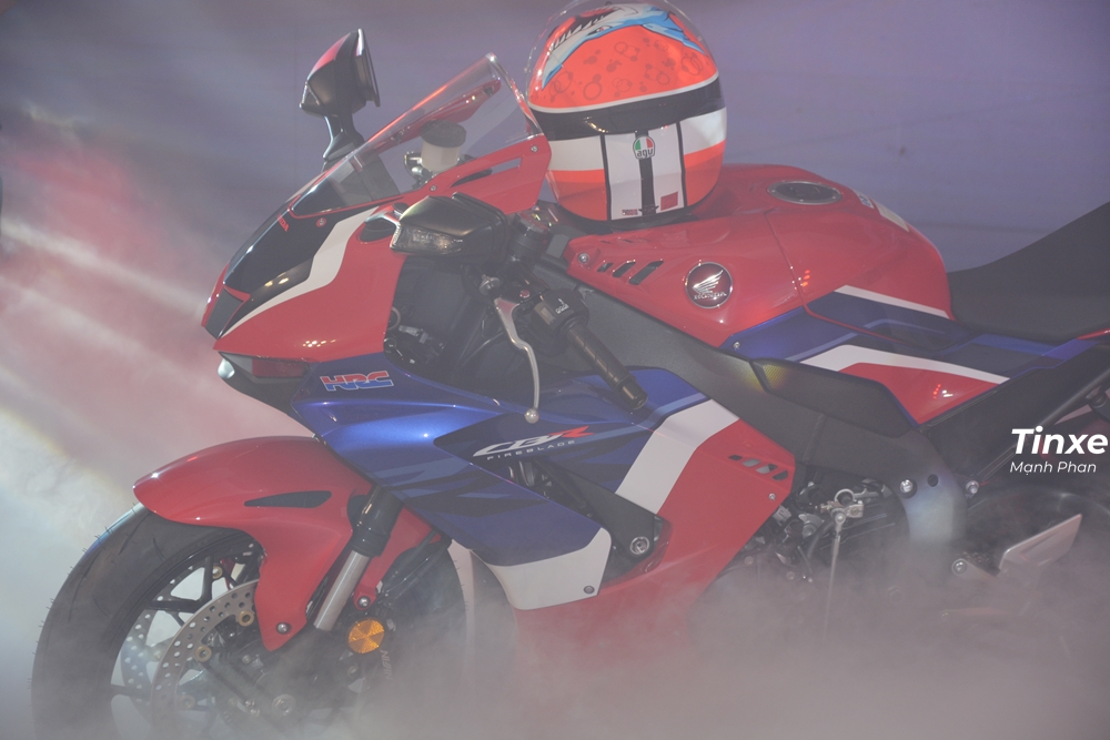 Siêu mô tô Honda CBR1000RR-R Fireblade hứa hẹn sẽ là một quái vật cho các biker mê tốc độ