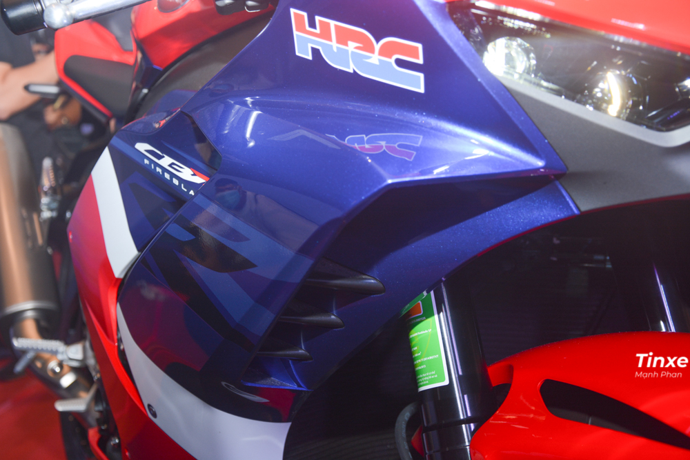 Hốc gió dựng đứng trên siêu mô tô Honda CBR1000RR-R Fireblade giúp xe tăng tính động học hơn